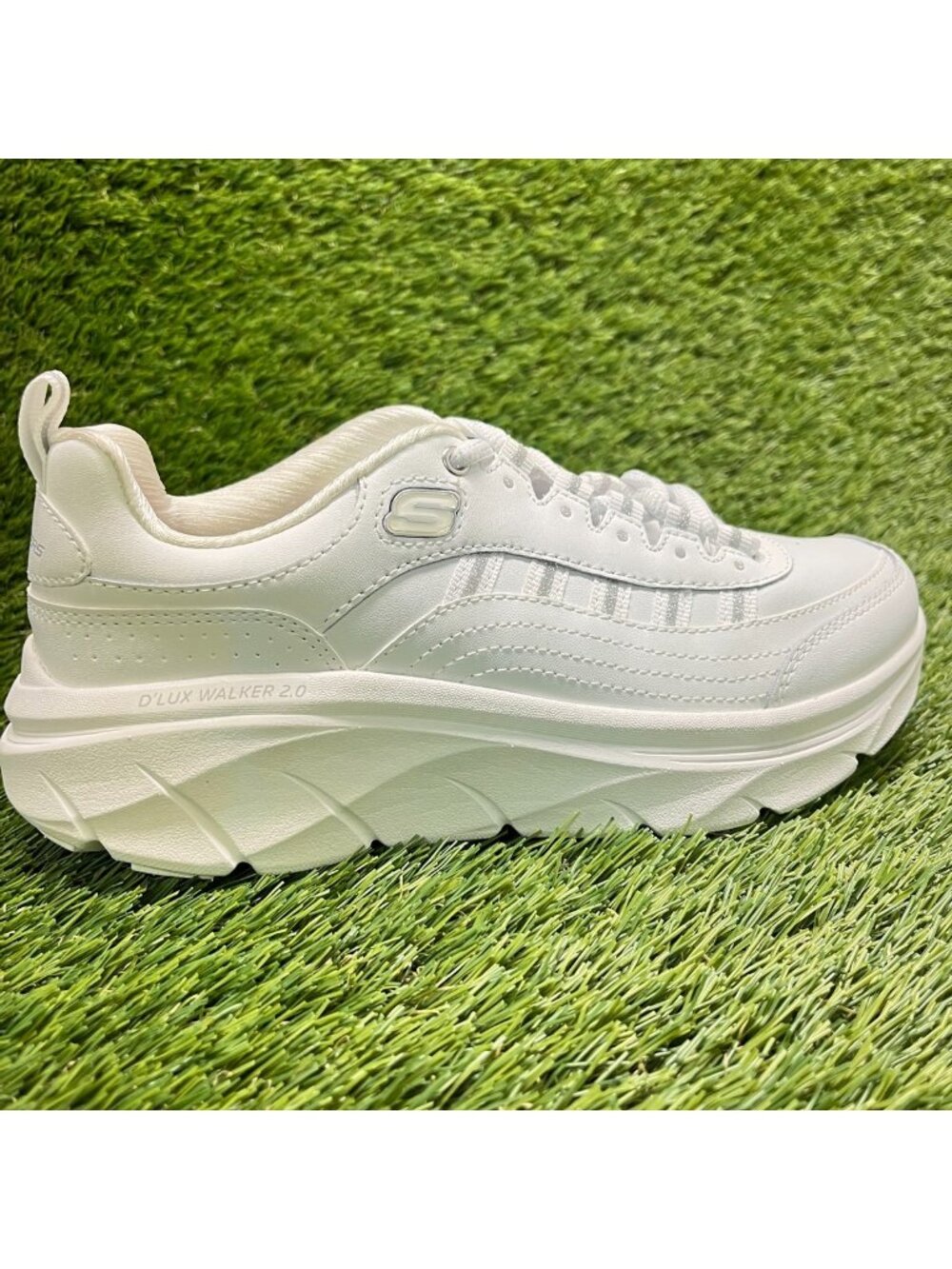 Skechers D'Lux Walker 2.0 Womens Size 6 White Athletic Leather Shoes Sneakers